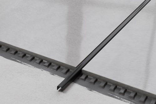 LAMBRO - C profil - Szálcsiszolt Fekete - 10mm széles rozsdamentes acél dekorcsík profil