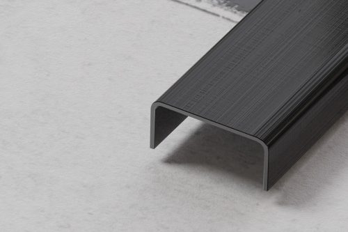 LAMBRO - C profil - Szálcsiszolt Fekete - 40mm széles rozsdamentes acél dekorcsík profil