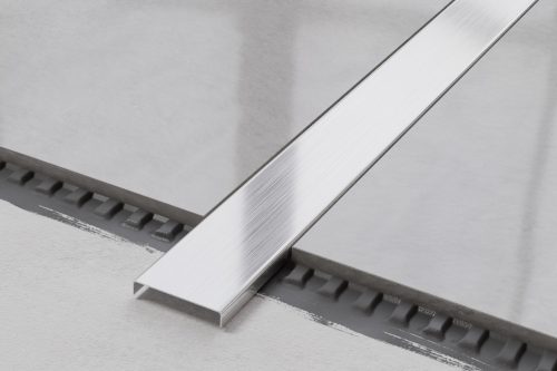 LAMBRO - C Profil - Szálcsiszolt Ezüst - 40mm széles rozsdamentes acél dekorcsík profil