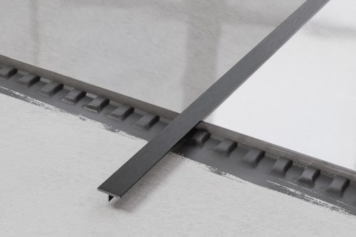 LAMBRO - T Profil - Szálcsiszolt Fekete - 15mm széles rozsdamentes acél élvédő profil