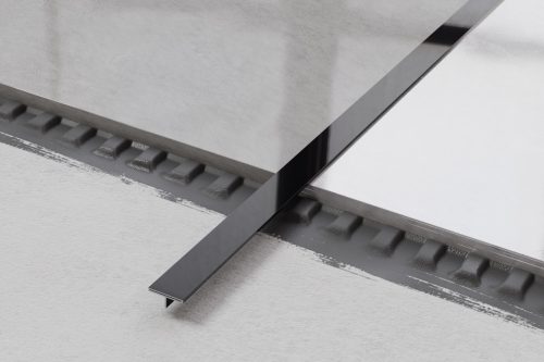 LAMBRO - T Profil - Fényes Fekete - 15mm széles rozsdamentes acél élvédő profil