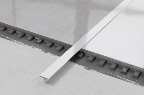LAMBRO - T Profil - Szálcsiszolt ezüst - 15mm széles rozsdamentes acél élvédő profil
